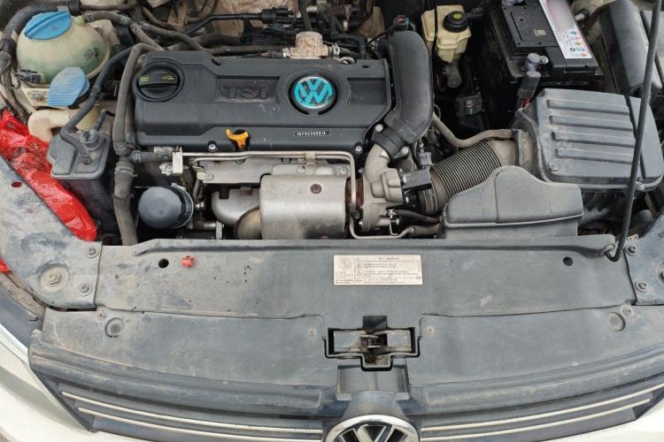Used Volkswagen Sagitar 2014 Revised Version 1.4TSI Manual Luxury Edition Engine Bay