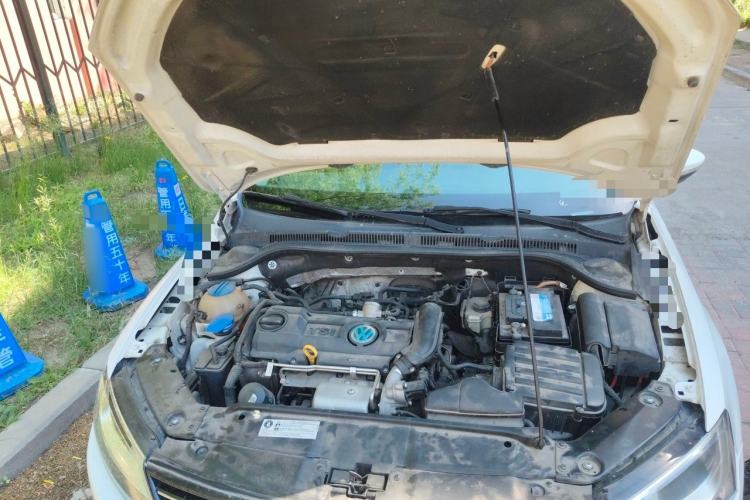 Used Volkswagen Sagitar 2014 1.4TSI Automatic Luxury Model Engine Bay