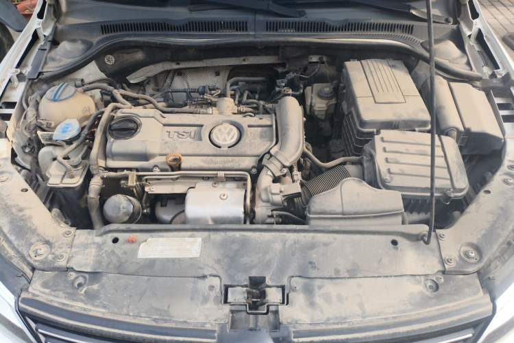 Used Volkswagen Sagitar 2014 1.4TSI Automatic Flagship Edition Engine Bay