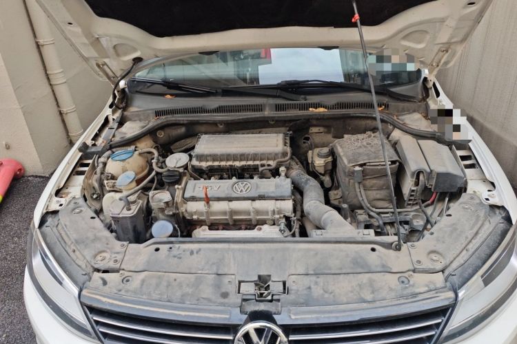 Used Volkswagen Sagitar 2014 1.6L Manual Comfort Model Engine Bay