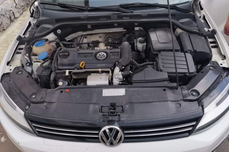 Used Volkswagen Sagitar 2014 1.4TSI Automatic Luxury Model Engine Bay
