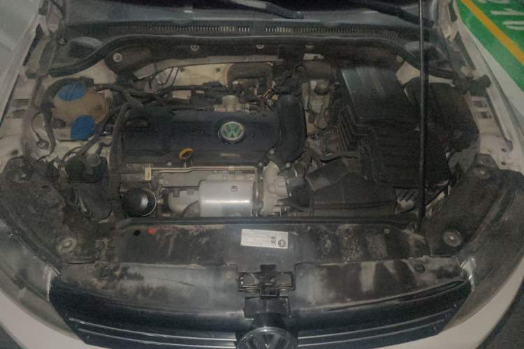 Used Volkswagen Sagitar 2014 1.4TSI Automatic Luxury Model Engine Bay