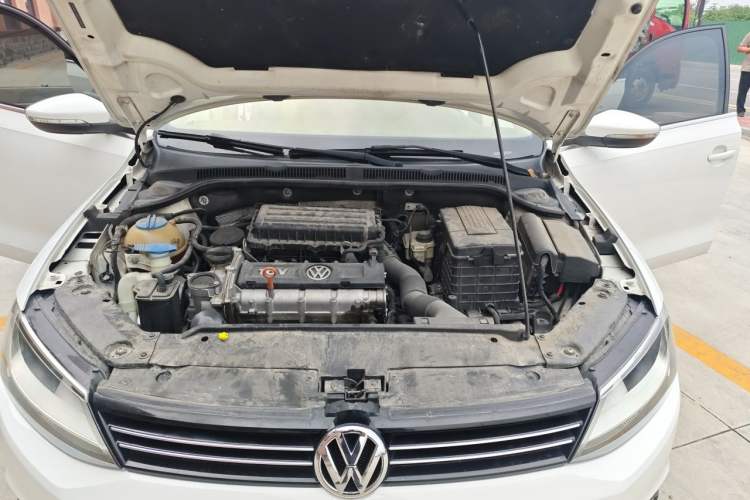 Used Volkswagen Sagitar 2014 Revised Version 1.6L Automatic Leading Edition Engine Bay
