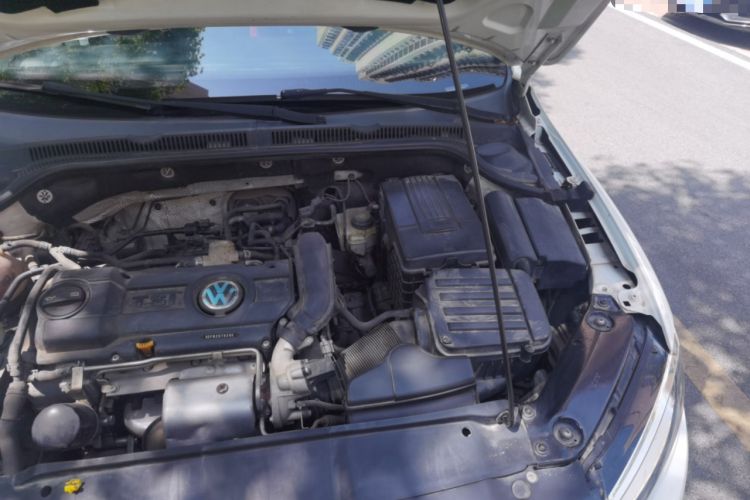 Used Volkswagen Sagitar 2014 1.4TSI Automatic Luxury Model Engine Bay Left