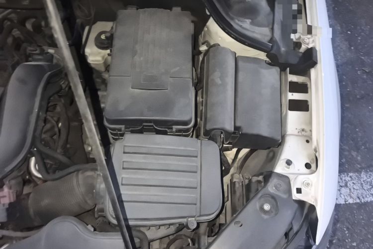 Used Volkswagen Sagitar 2014 1.4TSI Automatic Luxury Model Engine Bay Left