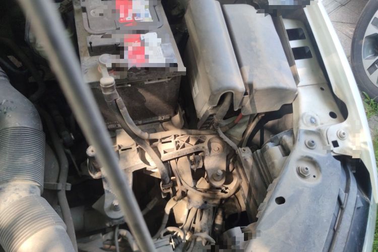 Used Volkswagen Sagitar 2014 1.6L Manual Comfort Model Engine Bay Left