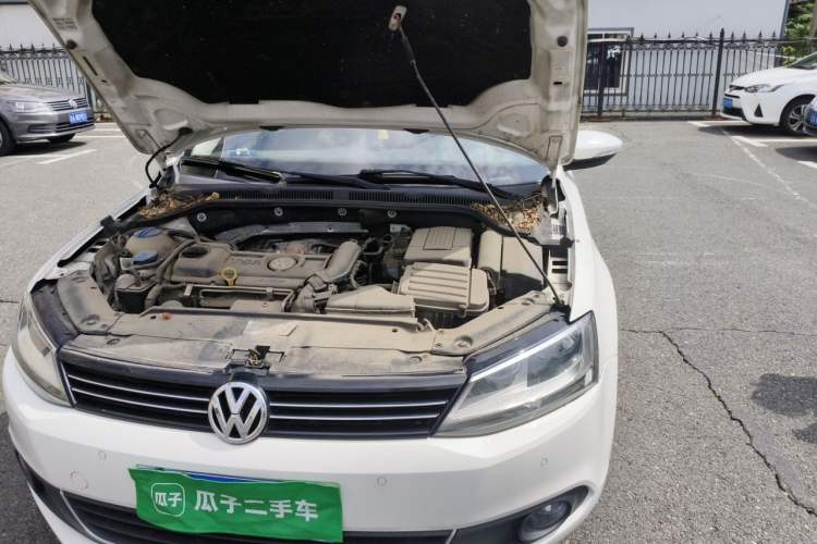 Used Volkswagen Sagitar 2014 1.4TSI Automatic Luxury Model Engine Bay Left