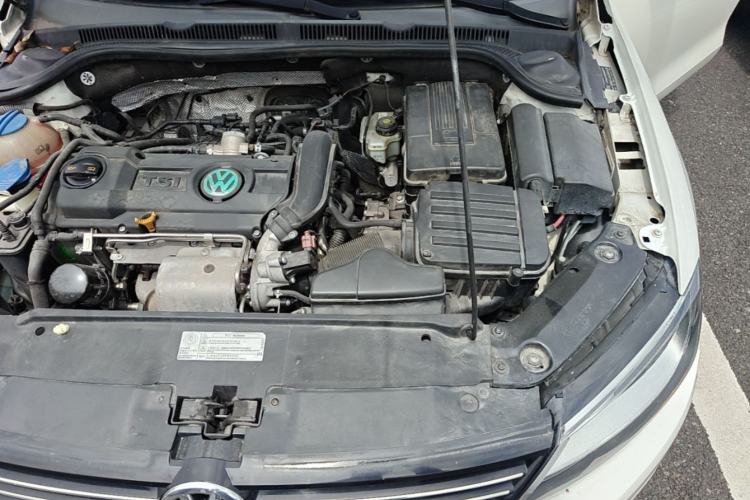 Used Volkswagen Sagitar 2014 1.4TSI Automatic Luxury Model Engine Bay Left