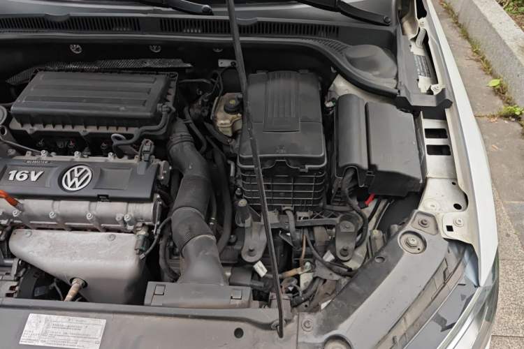 Used Volkswagen Sagitar 2014 1.6L Automatic Comfort Model Engine Bay Left