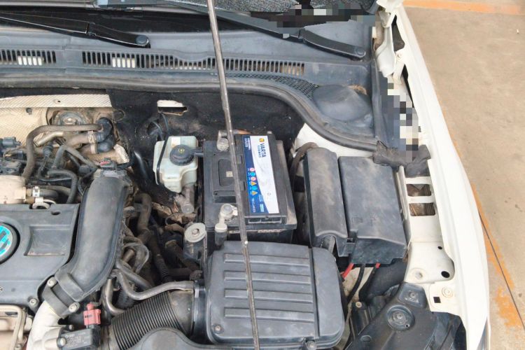 Used Volkswagen Sagitar 2014 1.4TSI Manual Luxury Model Engine Bay Left