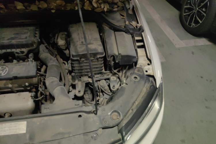 Used Volkswagen Sagitar 2014 1.6L Automatic Comfort Model Engine Bay Left