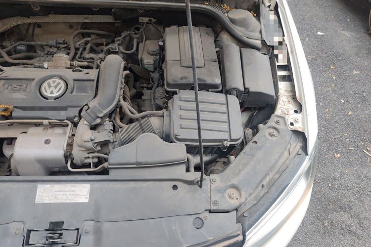 Used Volkswagen Sagitar 2014 1.4TSI Automatic Luxury Model Engine Bay Left