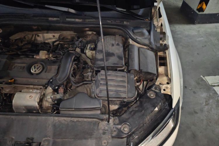 Used Volkswagen Sagitar 2014 1.4TSI Automatic Luxury Model Engine Bay Left