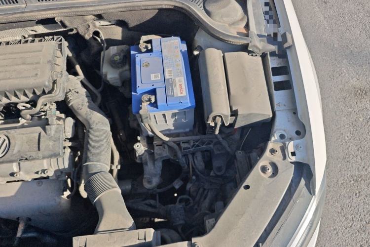 Used Volkswagen Sagitar 2014 1.6L Manual Comfort Model Engine Bay Left