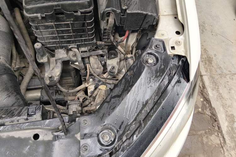 Used Volkswagen Sagitar 2014 1.6L Automatic Comfort Model Engine Bay Left