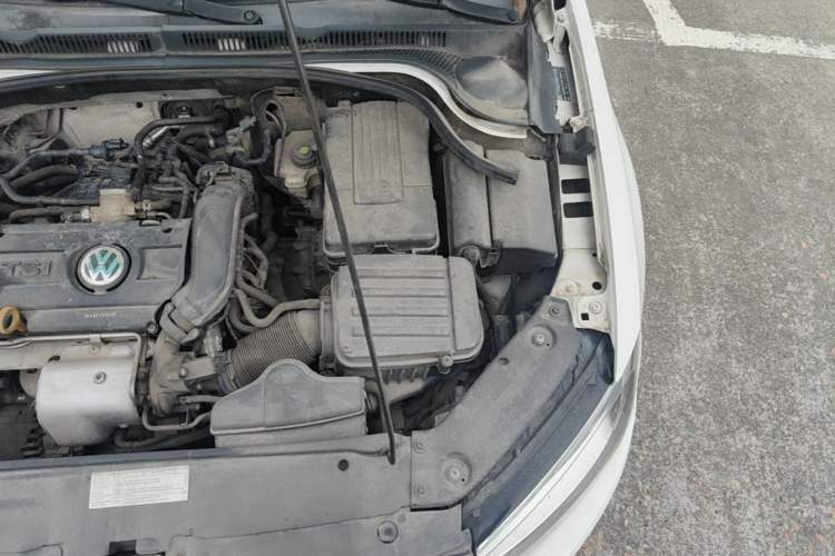 Used Volkswagen Sagitar 2014 Revised Version 1.4TSI Automatic Luxury Edition Engine Bay Left