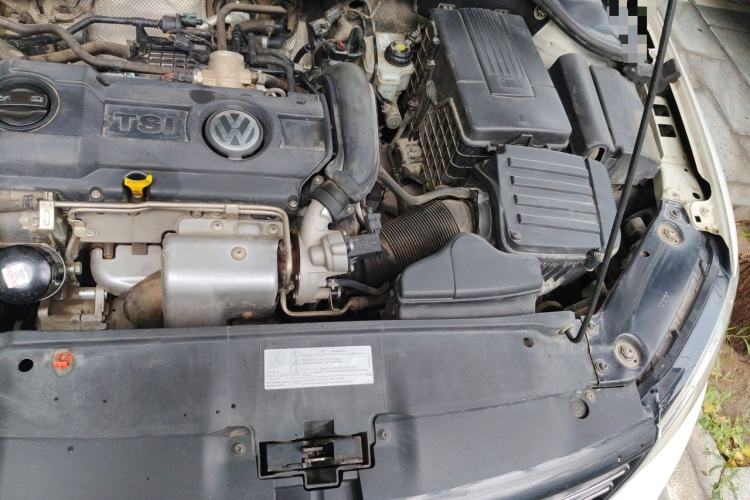 Used Volkswagen Sagitar 2014 1.4TSI Automatic Luxury Model Engine Bay Left
