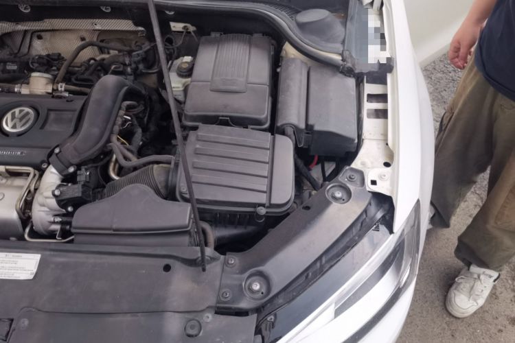 Used Volkswagen Sagitar 2014 1.4TSI Automatic Luxury Model Engine Bay Left