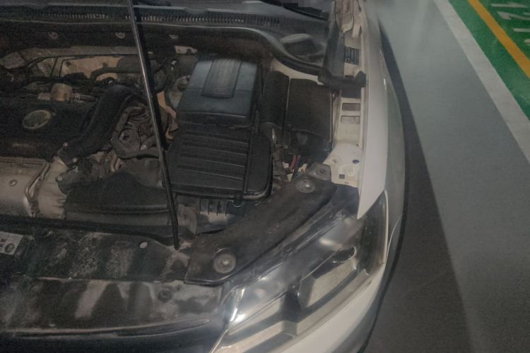 Used Volkswagen Sagitar 2014 1.4TSI Automatic Luxury Model Engine Bay Left