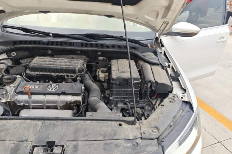 Used Volkswagen Sagitar 2014 Revised Version 1.6L Automatic Leading Edition Engine Bay Left