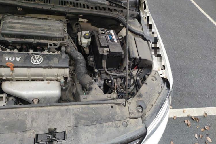 Used Volkswagen Sagitar 2014 1.6L Manual Comfort Model Engine Bay Left