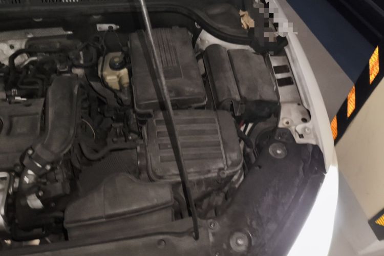 Used Volkswagen Sagitar 2014 1.4TSI Automatic Luxury Model Engine Bay Left