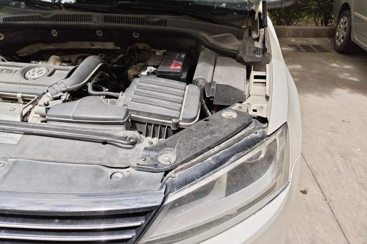 Used Volkswagen Sagitar 2014 1.4TSI BlueMotion Edition Engine Bay Left