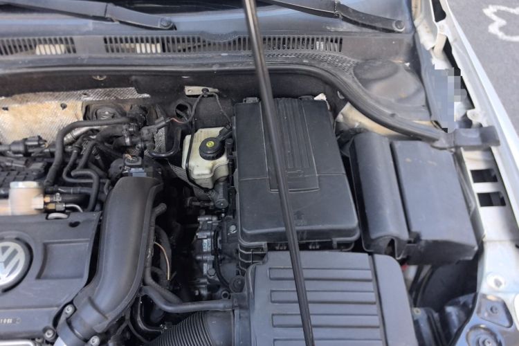 Used Volkswagen Sagitar 2014 Revised Version 1.4TSI Automatic Luxury Edition Engine Bay Left