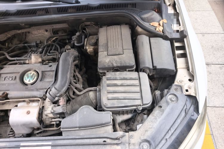 Used Volkswagen Sagitar 2014 1.4TSI Automatic Luxury Model Engine Bay Left