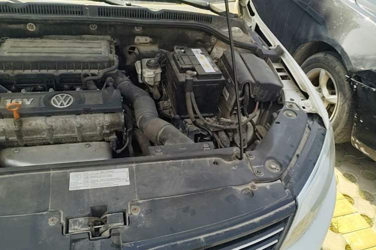 Used Volkswagen Sagitar 2014 Revised Version 1.6L Manual Comfort Edition Engine Bay Left