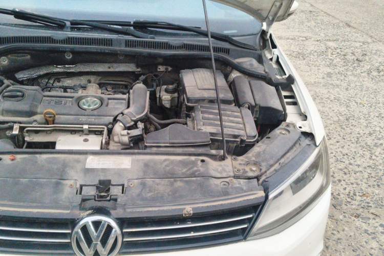 Used Volkswagen Sagitar 2014 1.4TSI Automatic Luxury Model Engine Bay Left