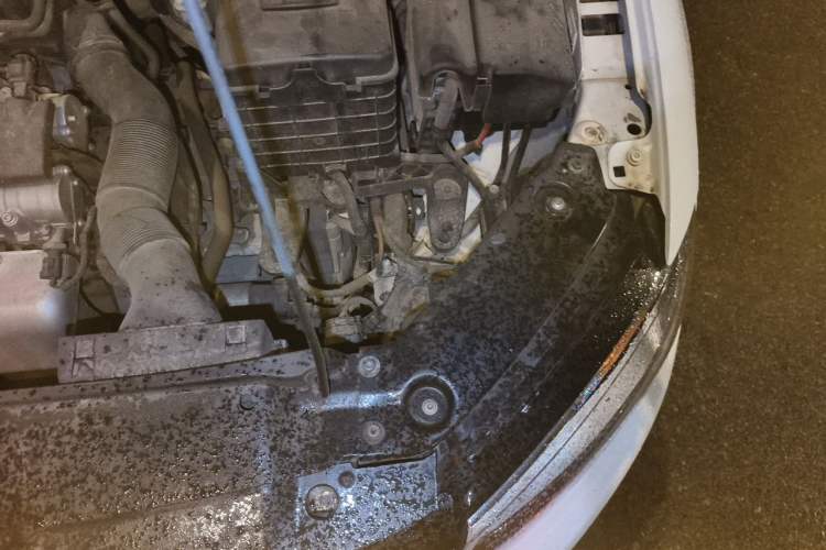 Used Volkswagen Sagitar 2014 1.6L Automatic Comfort Model Engine Bay Left
