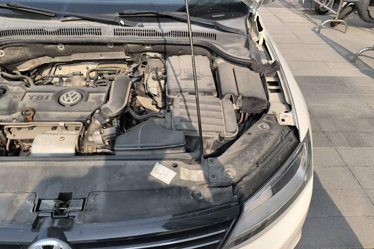 Used Volkswagen Sagitar 2014 1.4TSI Automatic Luxury Model Engine Bay Left