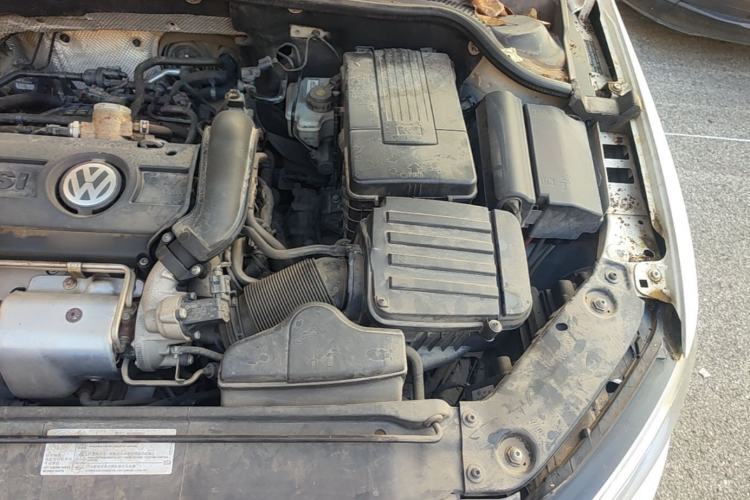 Used Volkswagen Sagitar 2014 1.4TSI Automatic Luxury Model Engine Bay Left