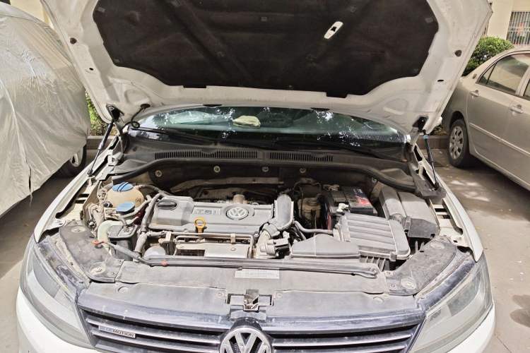 Used Volkswagen Sagitar 2014 1.4TSI BlueMotion Edition Engine Bay