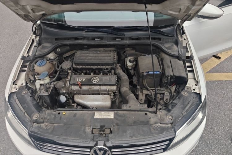 Used Volkswagen Sagitar 2014 Revised Version 1.6L Manual Leading Edition Engine Bay
