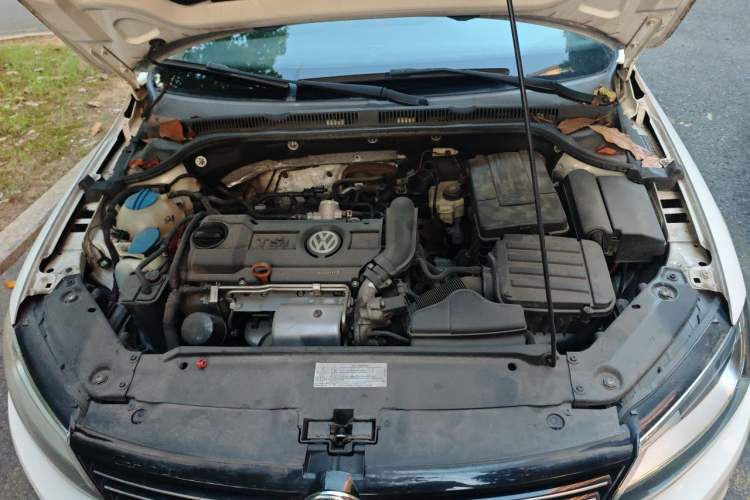 Used Volkswagen Sagitar 2014 Revised Version 1.4TSI Automatic Luxury Edition Engine Bay