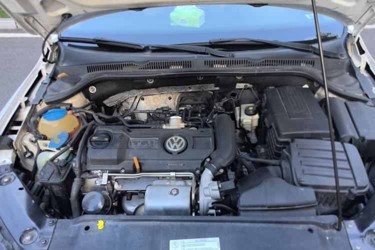 Used Volkswagen Sagitar 2014 Revised Version 1.4TSI Automatic Luxury Edition Engine Bay