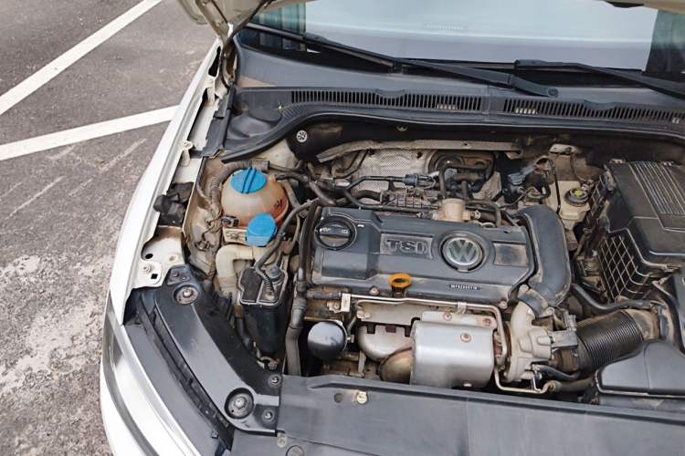 Used Volkswagen Sagitar 2014 Revised Version 1.4TSI Automatic Luxury Edition Engine Bay Right