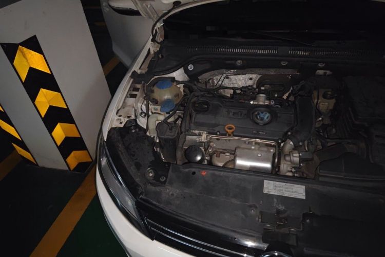 Used Volkswagen Sagitar 2014 1.4TSI Automatic Luxury Model Engine Bay Right