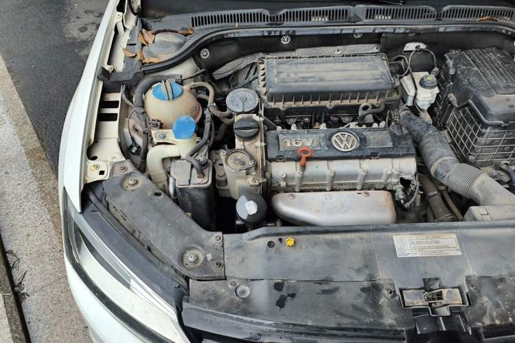 Used Volkswagen Sagitar 2014 Revised Version 1.6L Automatic Leading Edition Engine Bay Right