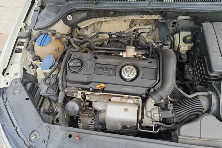 Used Volkswagen Sagitar 2014 Revised Version 1.4TSI Manual Luxury Edition Engine Bay Right