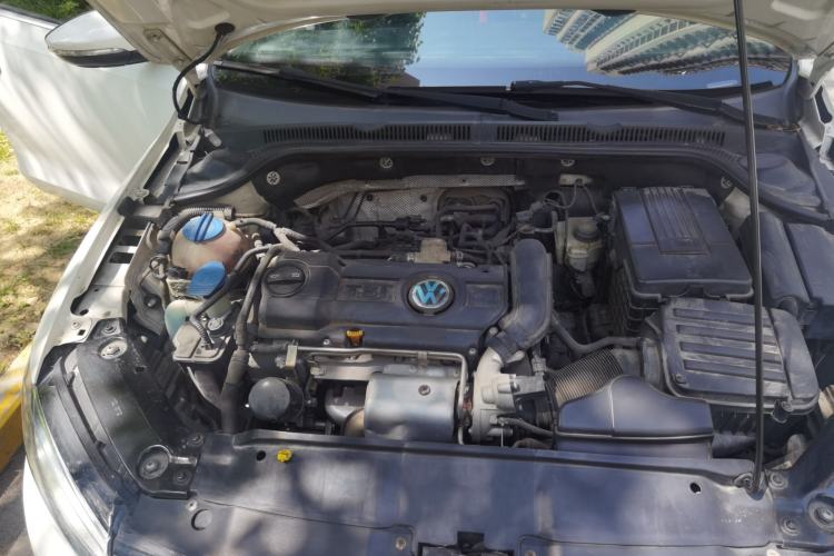 Used Volkswagen Sagitar 2014 1.4TSI Automatic Luxury Model Engine Bay Right