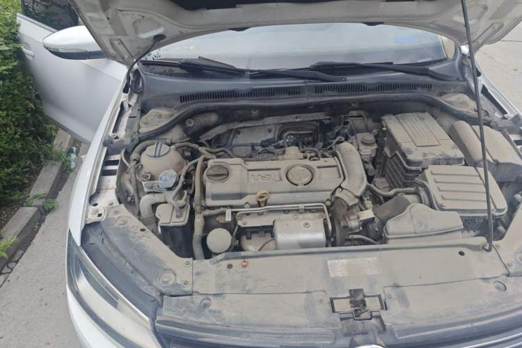 Used Volkswagen Sagitar 2014 Revised Version 1.4TSI Automatic Luxury Edition Engine Bay Right