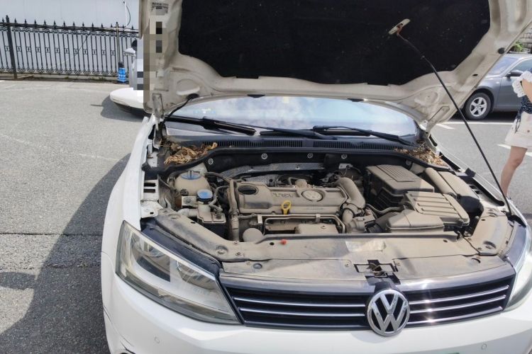 Used Volkswagen Sagitar 2014 1.4TSI Automatic Luxury Model Engine Bay Right