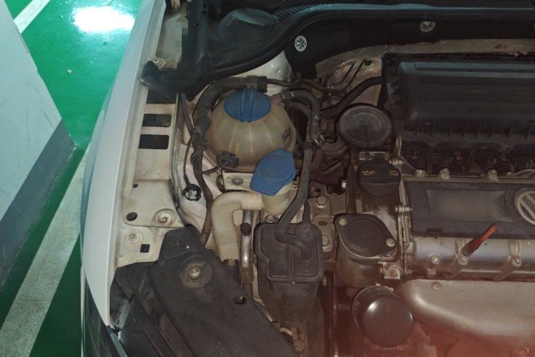 Used Volkswagen Sagitar 2014 1.6L Automatic Comfort Model Engine Bay Right