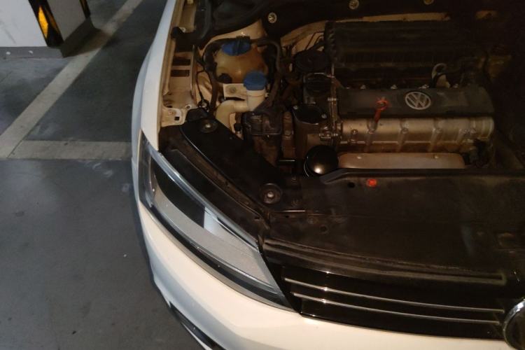 Used Volkswagen Sagitar 2014 Revised Version 1.6L Automatic Comfort Edition Engine Bay Right