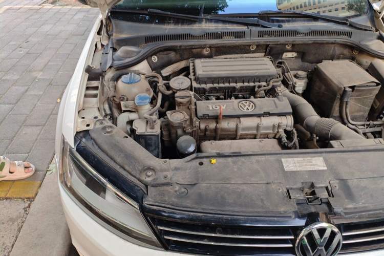 Used Volkswagen Sagitar 2014 Revised Version 1.6L Manual Leading Edition Engine Bay Right