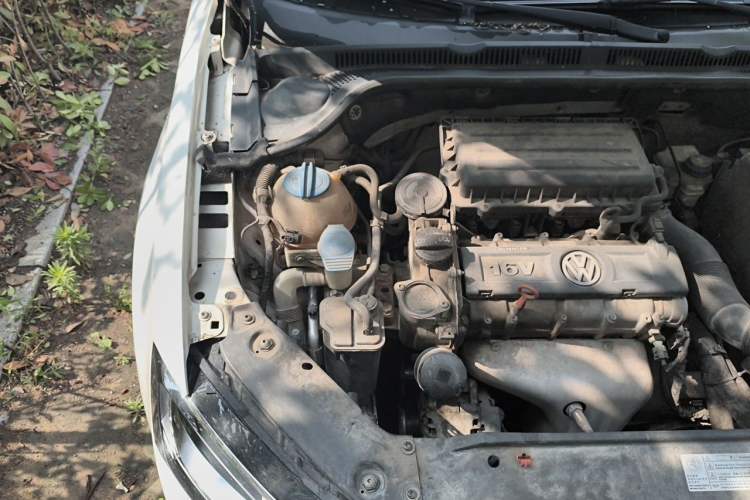 Used Volkswagen Sagitar 2014 Revised Version 1.6L Manual Comfort Edition Engine Bay Right