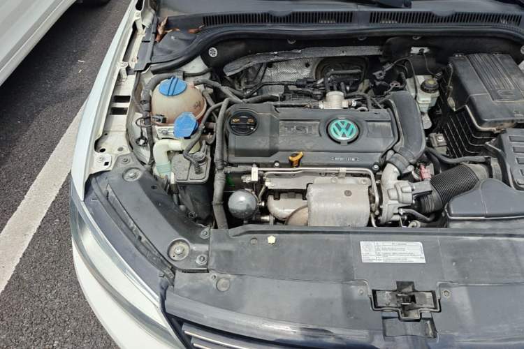 Used Volkswagen Sagitar 2014 1.4TSI Automatic Luxury Model Engine Bay Right
